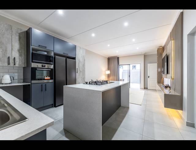 2 BEDROOM APARTMENT FOR SALE IN BRYANSTON
